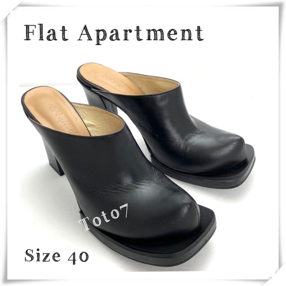 FLAT Apartment Square Toe Leather Heel Mule in Black Size 9 / 40